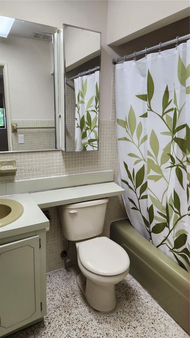 6241 NW 110th St , Hialeah, FL 33012 Photo