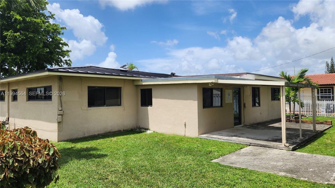 6241 NW 110th St , Hialeah, FL 33012 Photo