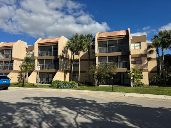 240 Lakeview Dr , Unit 112, Weston, FL 33326