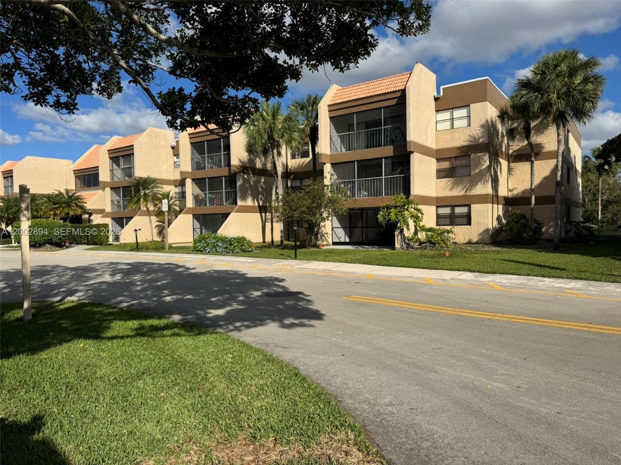 240 Lakeview Dr , Unit 112, Weston, FL 33326 Photo