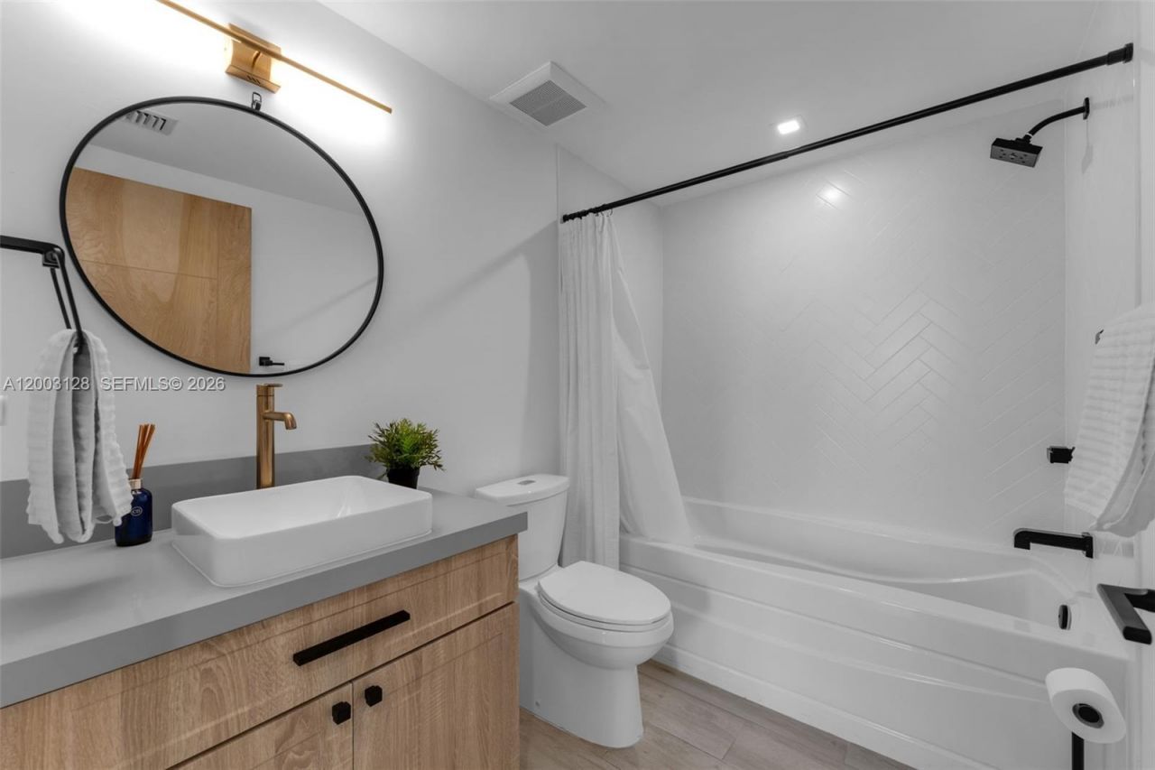 1300 Ponce De Leon Blvd , Unit 815, Coral Gables, FL 33134 Photo