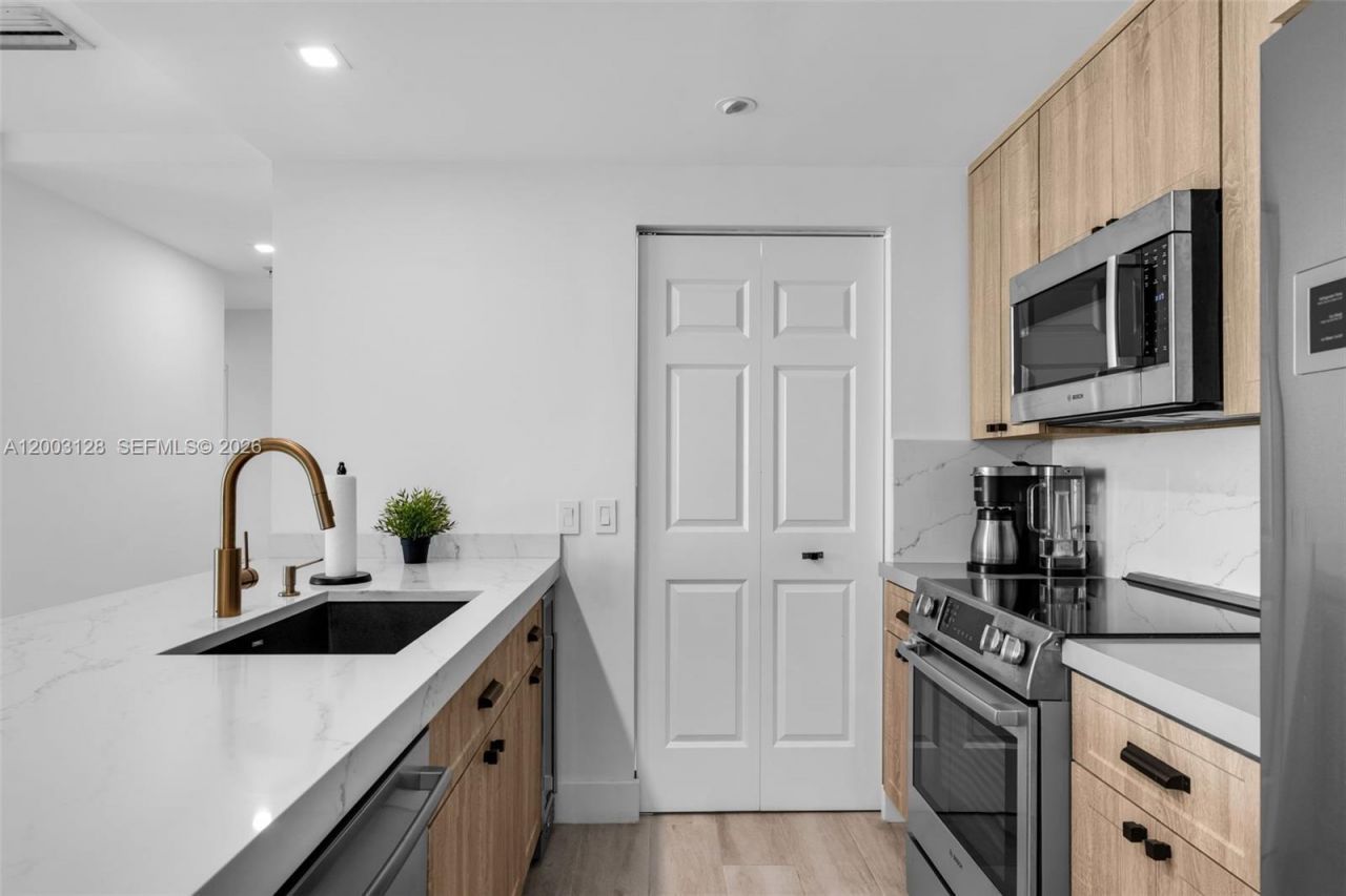 1300 Ponce De Leon Blvd , Unit 815, Coral Gables, FL 33134 Photo