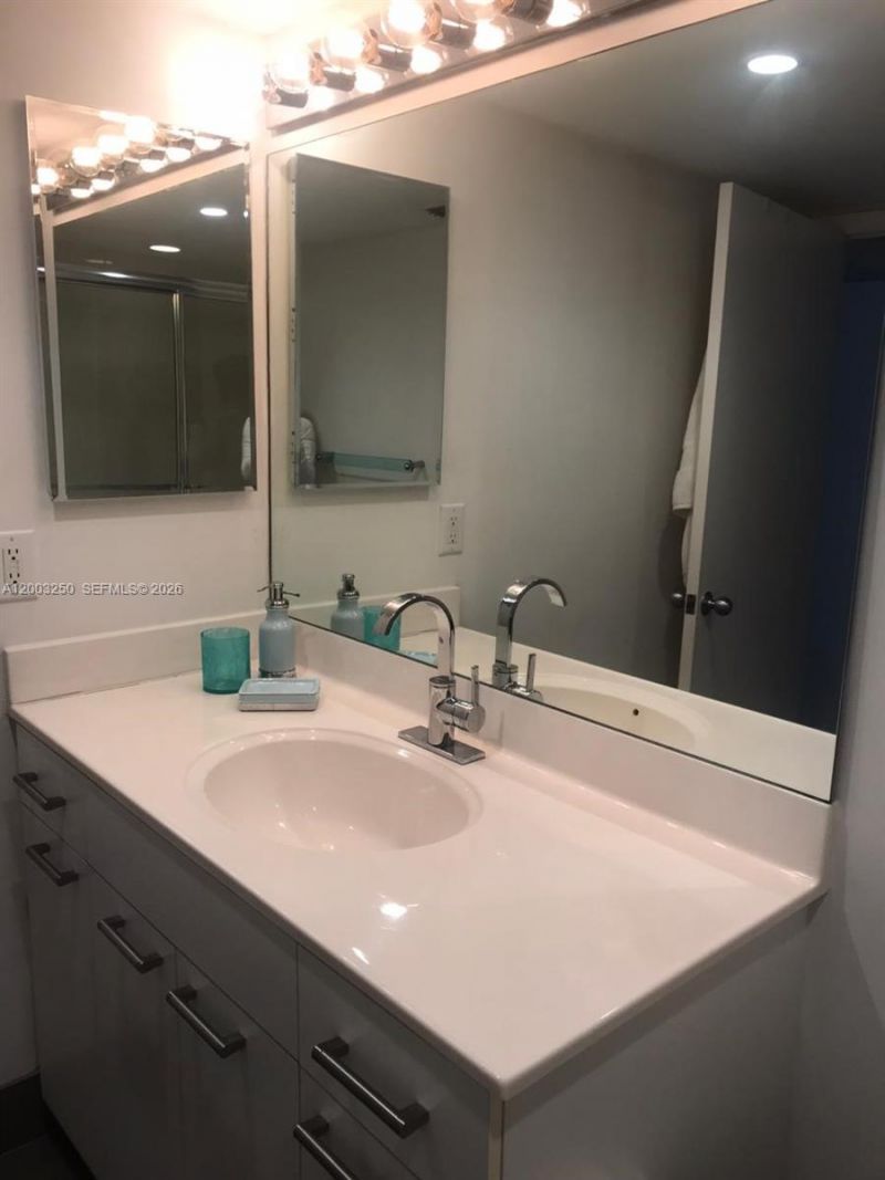 21055 Yacht Club Dr , Unit 2904, Aventura, FL 33180 Photo