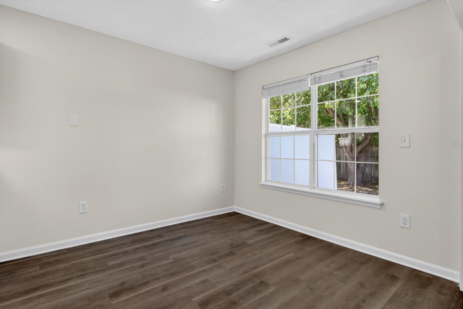 8349 Waltham Road Photo 7