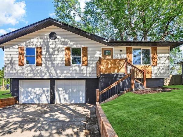 1401 SE Royal Street, Oak Grove, MO 64075