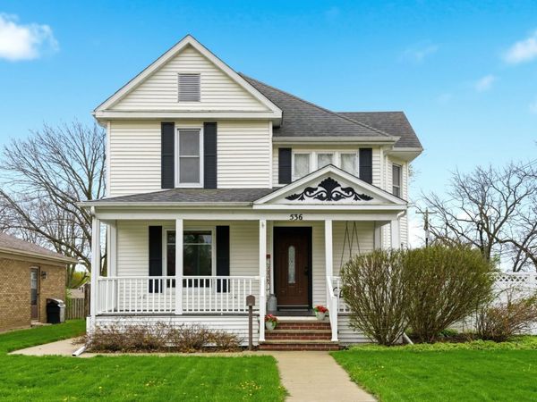 536 W PALACE Row , Geneseo, IL 61254