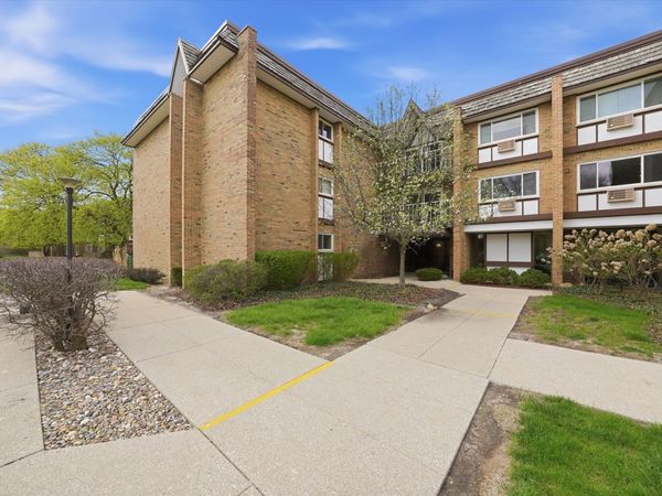 300 Claymoor Road , Unit 2E, Hinsdale, IL 60521