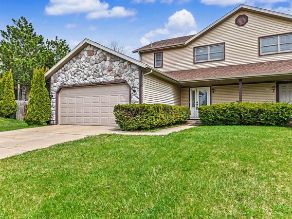 1570 Iroquois AVENUE, Grafton, WI 53024