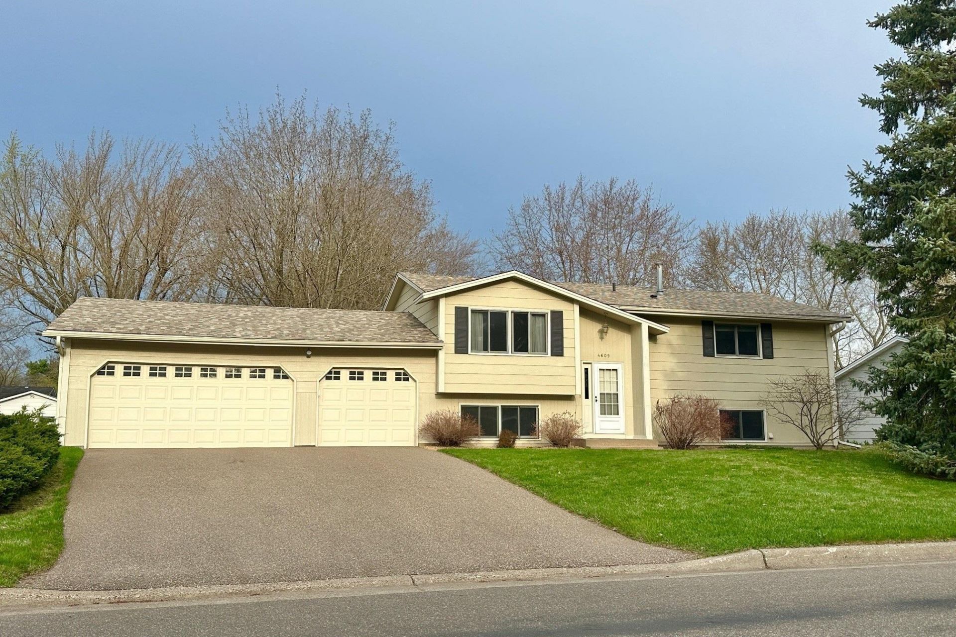 4609 Carolyn Lane, White Bear Lake, MN 55110