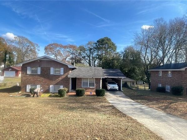 6364 Maddox Road , Morrow, GA 30260