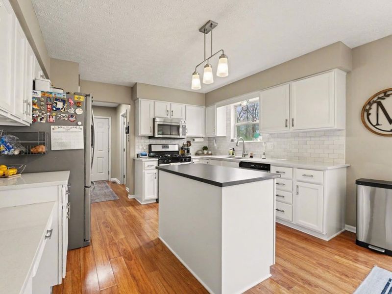 1023 Coopers Run, Amherst, OH 44001 Photo 9