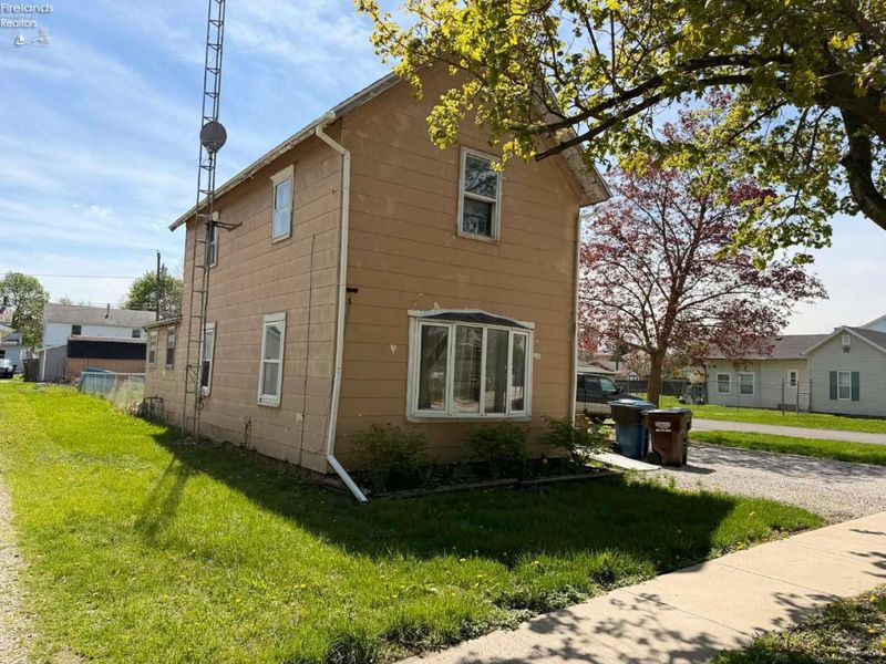 201 E Stone St, Gibsonburg, OH 43431 Photo 2