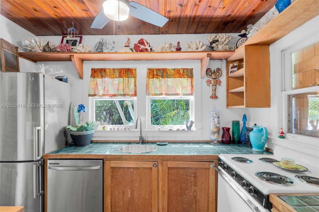 140 Tavern Dr , Tavernier, FL 33070 Photo