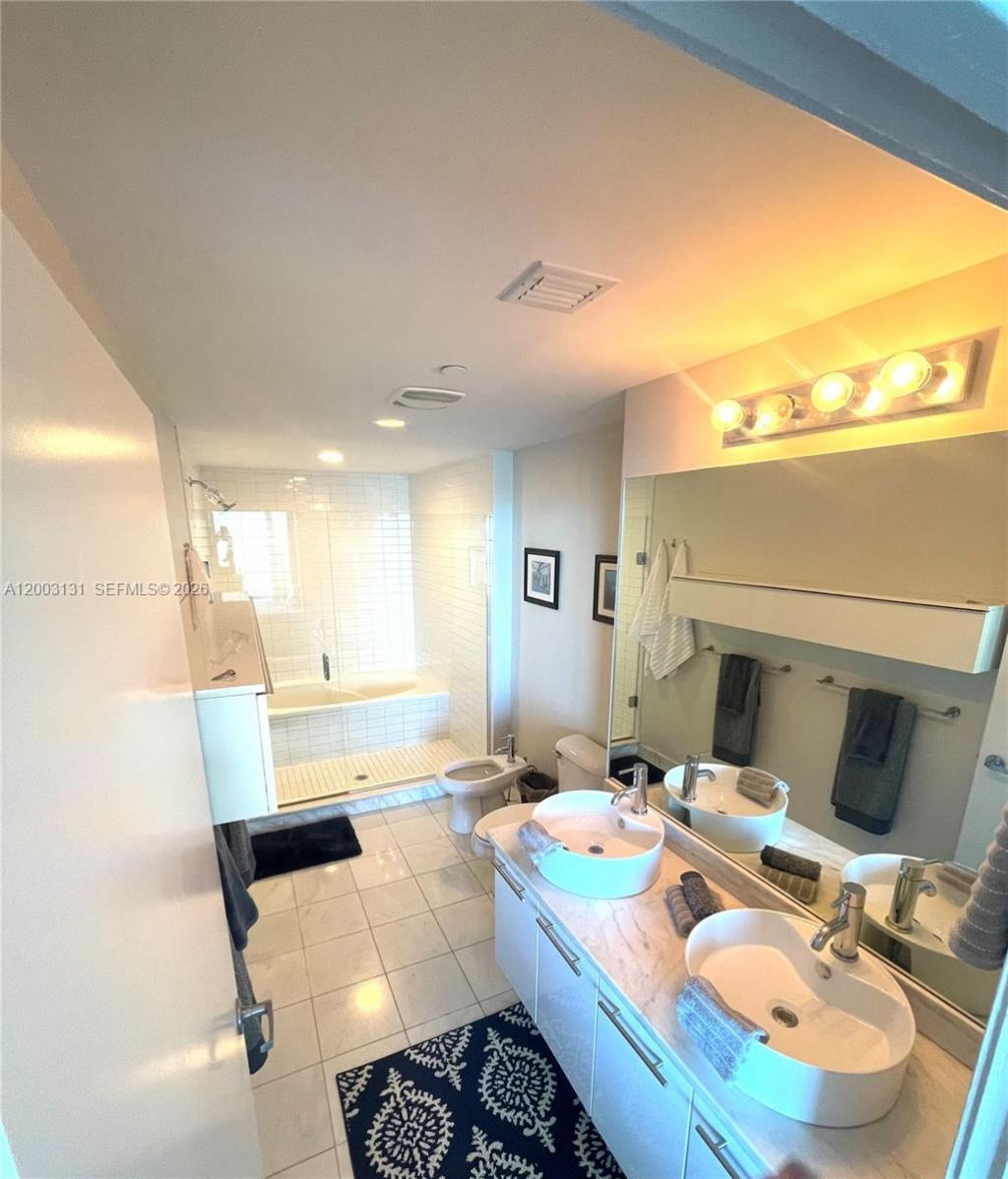888 Biscayne Blvd , Unit 4310, Miami, FL 33132 Photo