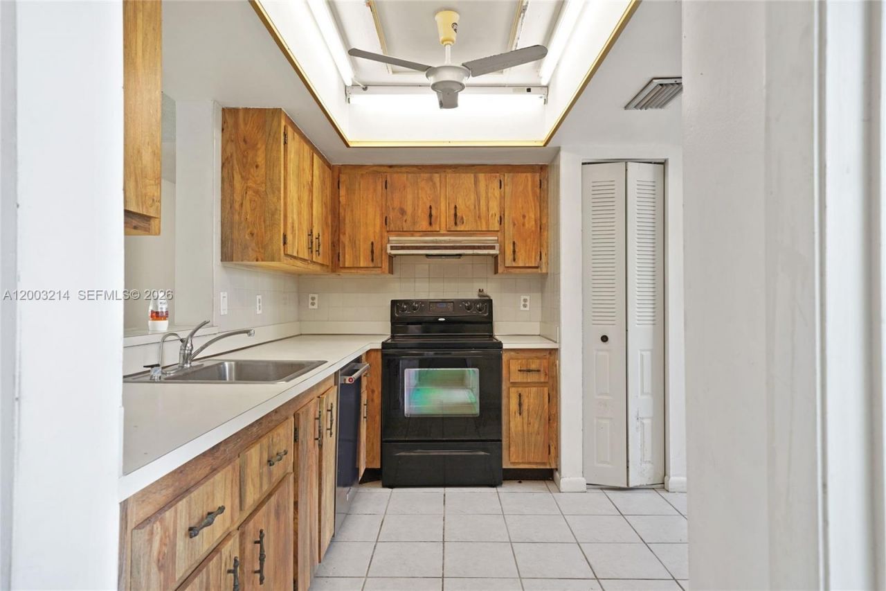 7330 NW 18th St, Unit 204, Margate, FL 33063 Photo