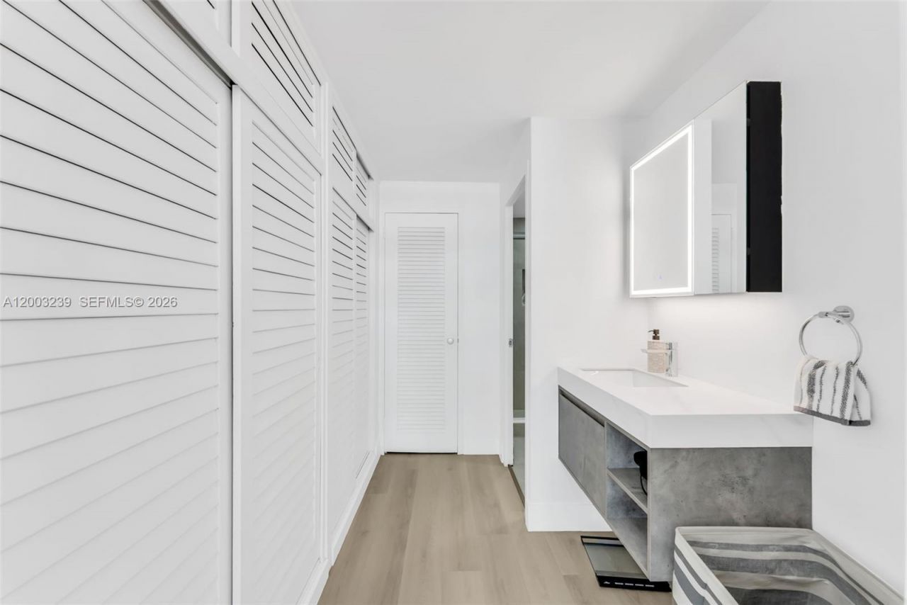 1408 Brickell Bay Dr , Unit 518, Miami, FL 33131 Photo