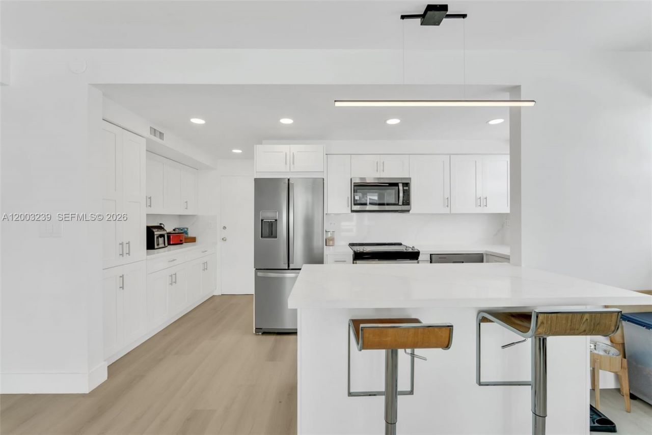 1408 Brickell Bay Dr , Unit 518, Miami, FL 33131 Photo