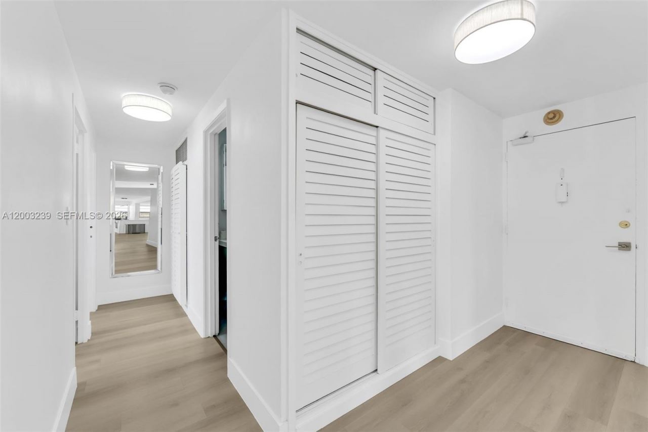 1408 Brickell Bay Dr , Unit 518, Miami, FL 33131 Photo