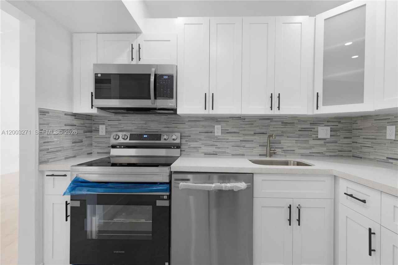 3731 N Country Club Dr , Unit 124, Aventura, FL 33180 Photo