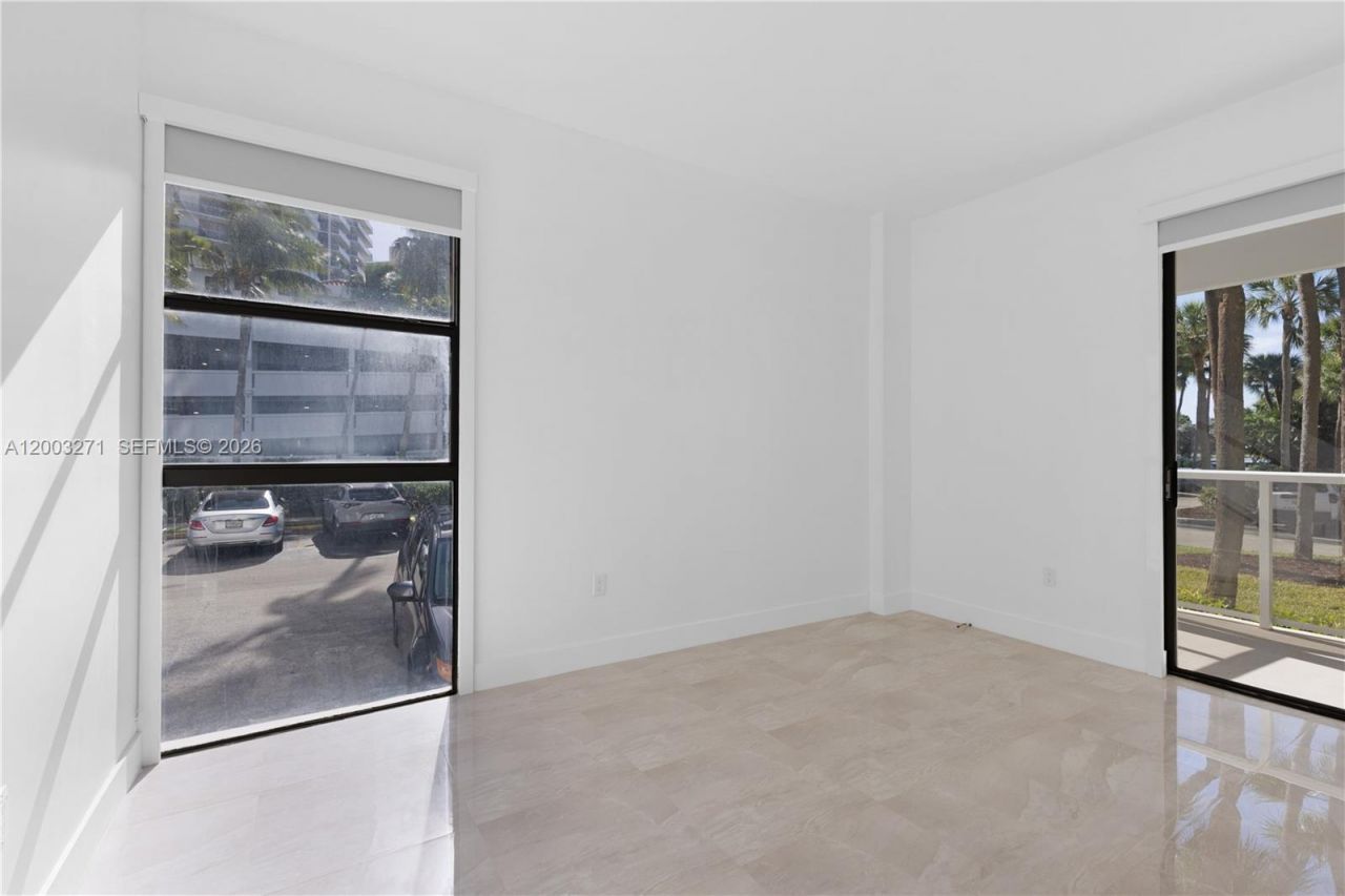 3731 N Country Club Dr , Unit 124, Aventura, FL 33180 Photo