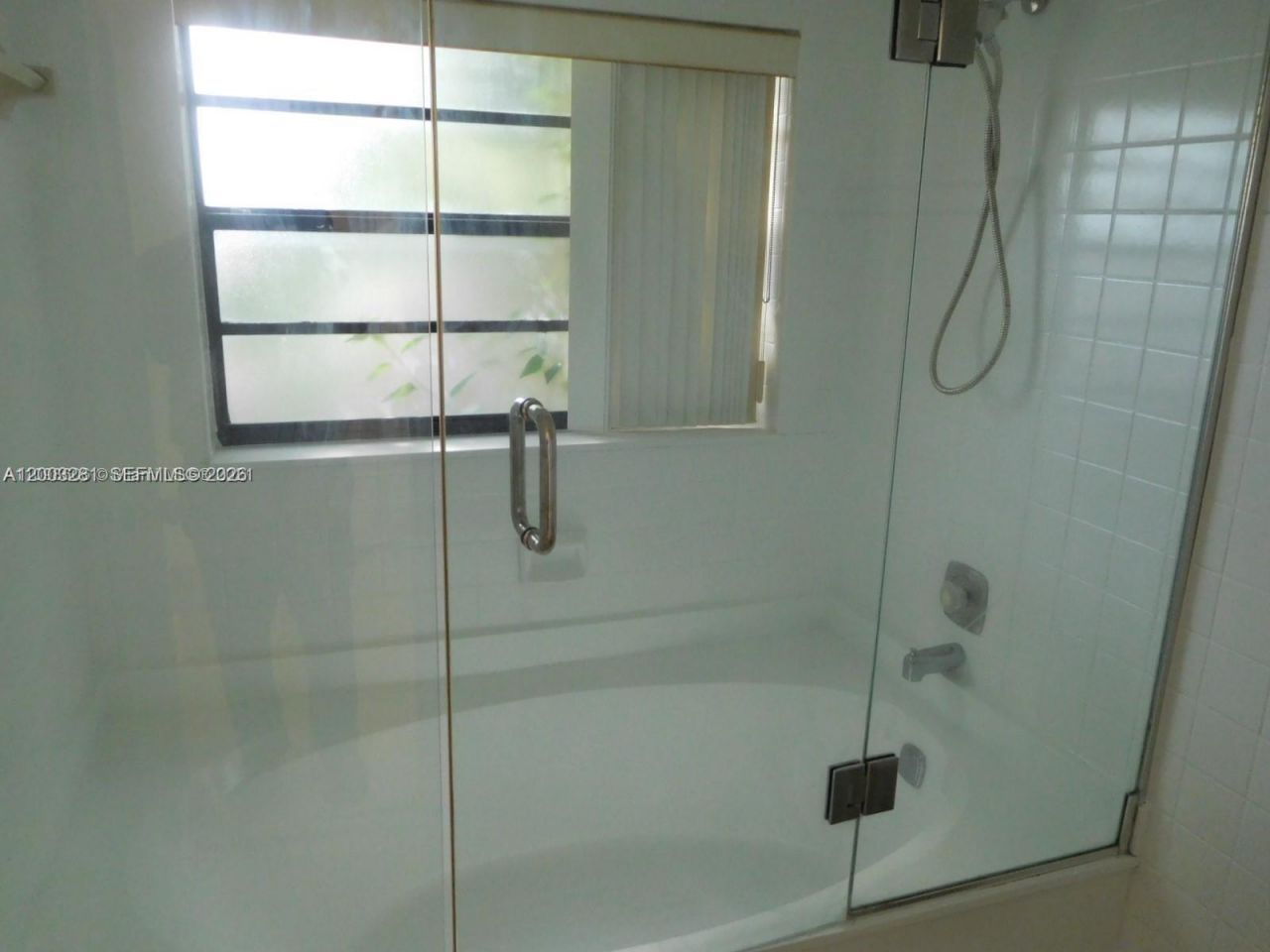 323 Ives Dairy Rd, Unit 323-06, Miami, FL 33179 Photo