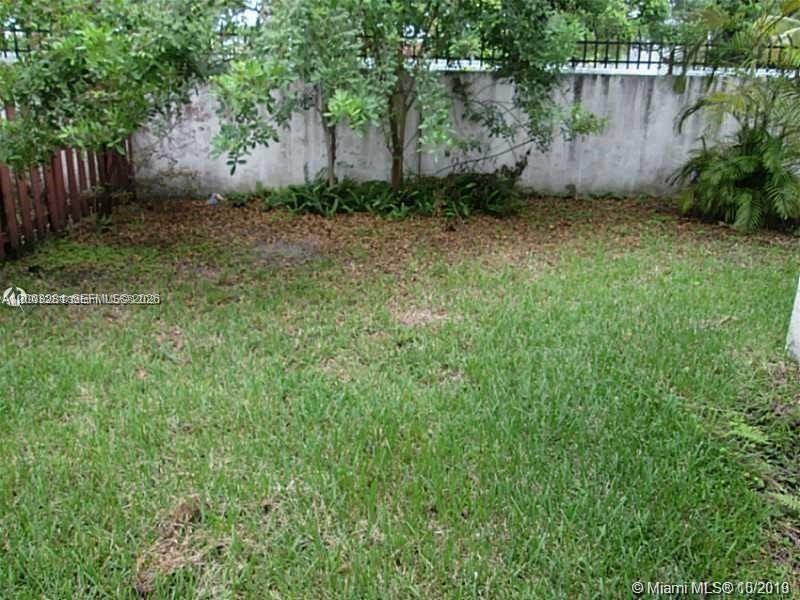 323 Ives Dairy Rd, Unit 323-06, Miami, FL 33179 Photo