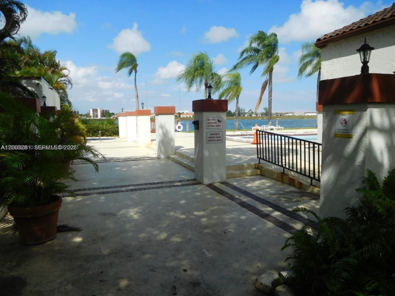 323 Ives Dairy Rd, Unit 323-06, Miami, FL 33179 Photo