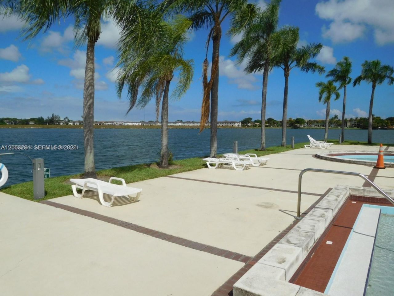 323 Ives Dairy Rd, Unit 323-06, Miami, FL 33179 Photo