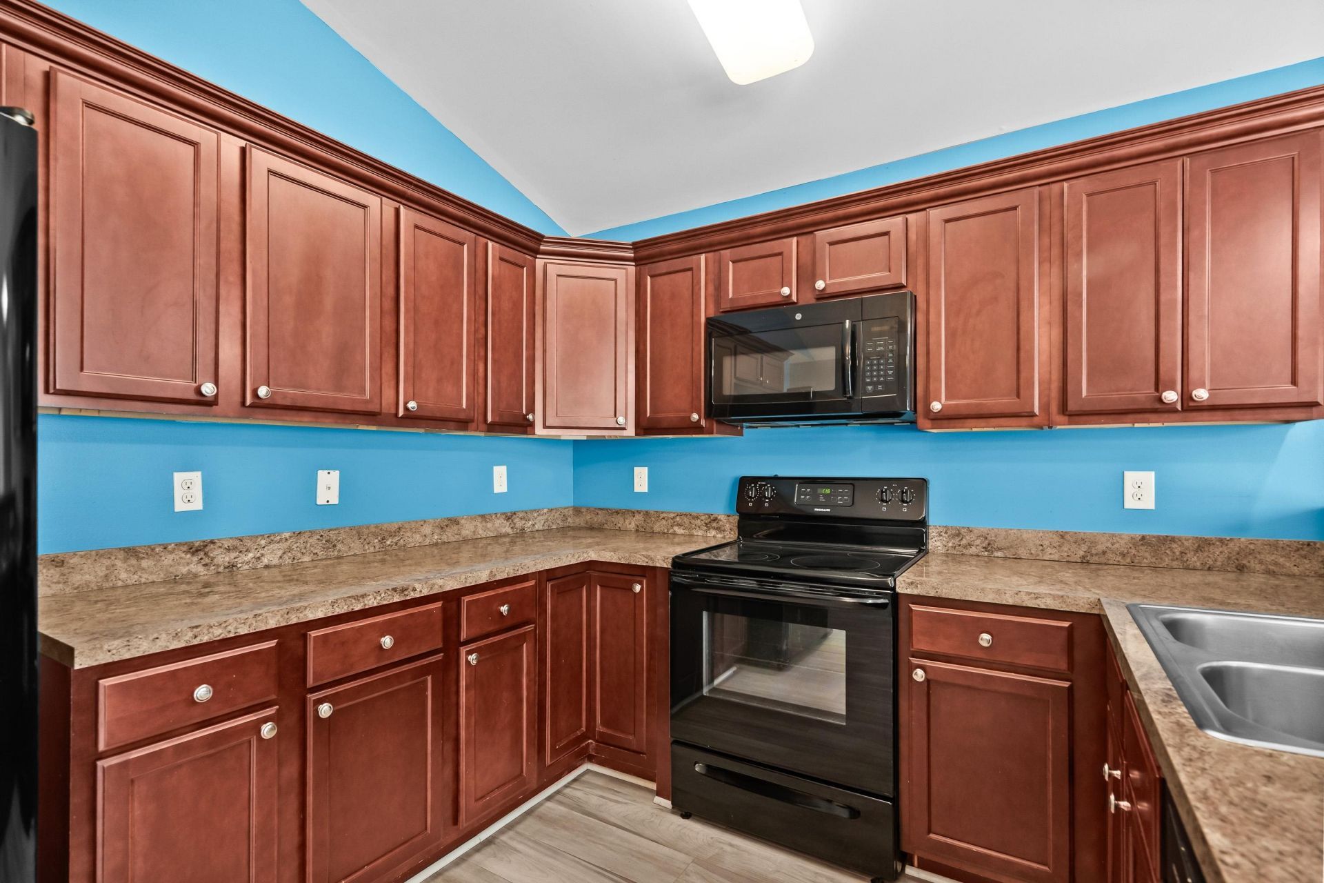 408 Pigeon Bay St.  Photo 8