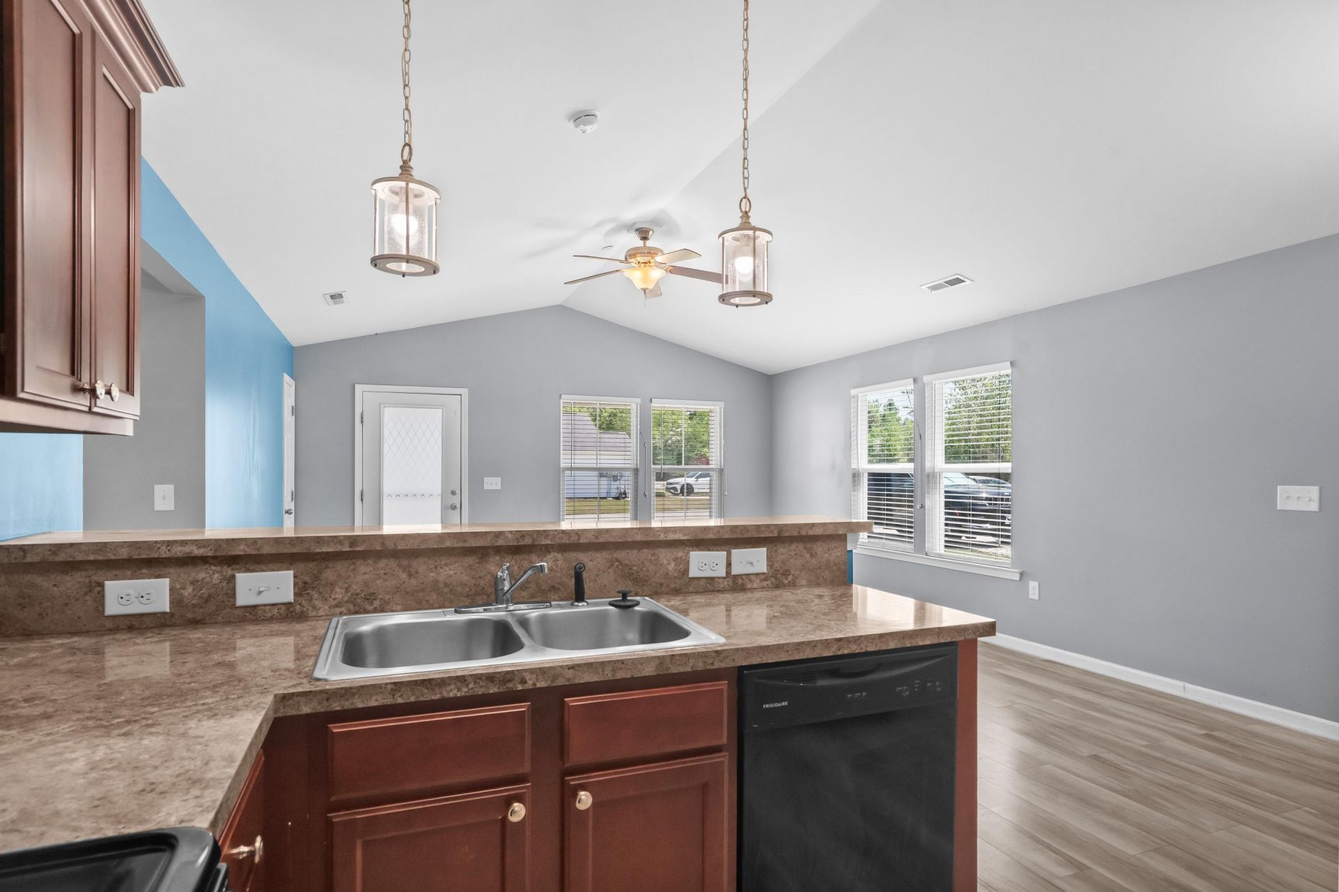 408 Pigeon Bay St.  Photo 9