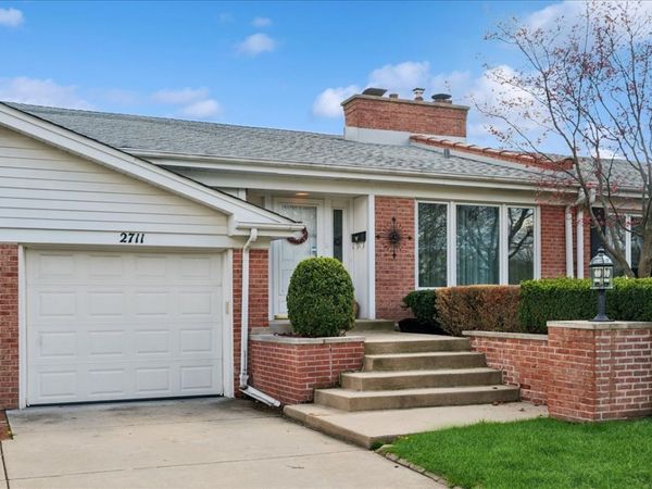2711 E Bel Aire Drive , Arlington Heights, IL 60004