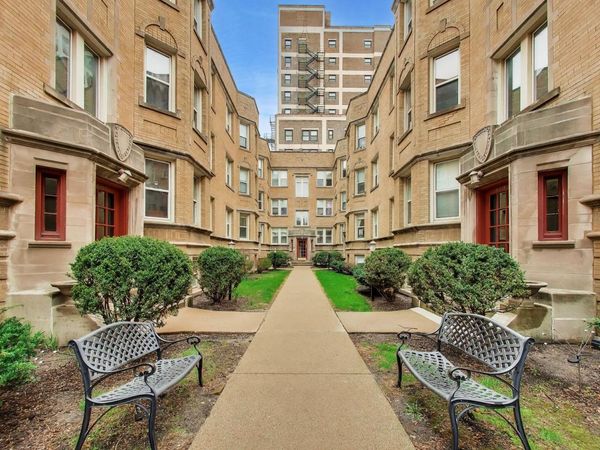 6813 N Lakewood Avenue , Unit 3W, Chicago, IL 60626