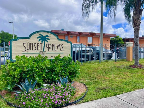 9459 SW 76th Street, Unit R8, Miami, FL 33173