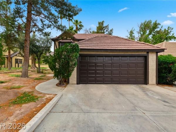 3933 Edgemoor Way, Las Vegas, NV 89121