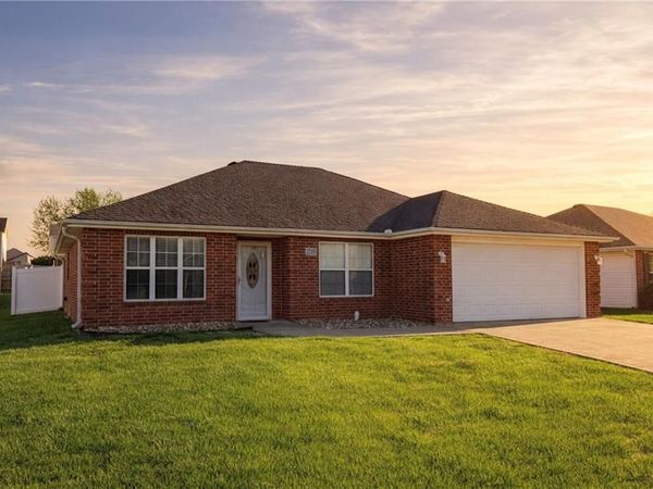 1718 Sunset Drive, Warrensburg, MO 64093