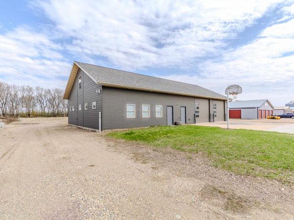 1604 P Ave, Milford, IA 51351