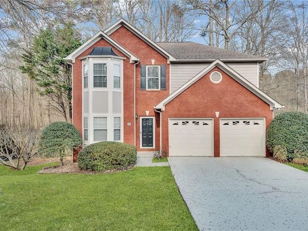 880 Walnut Creek Drive NW, Lilburn, GA 30047