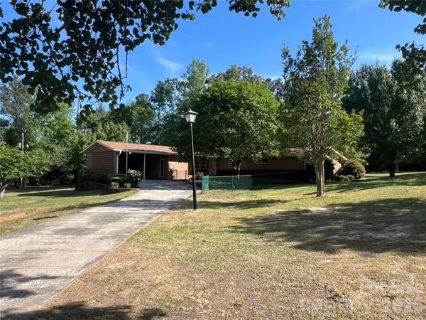 280 Raintree Road , Great Falls, SC 29055