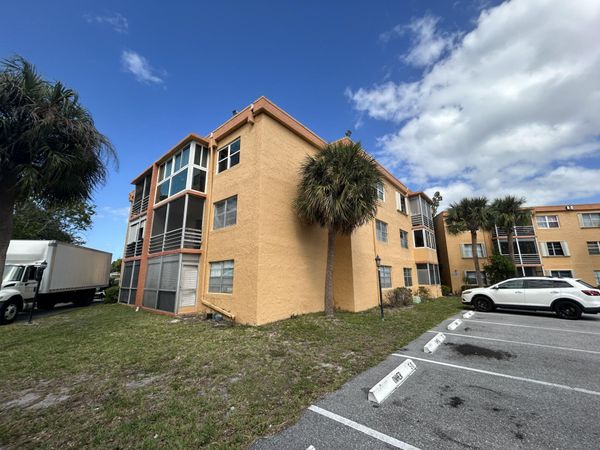 4314 NW 9th Avenue, Unit 4-2b, Deerfield Beach, FL 33064