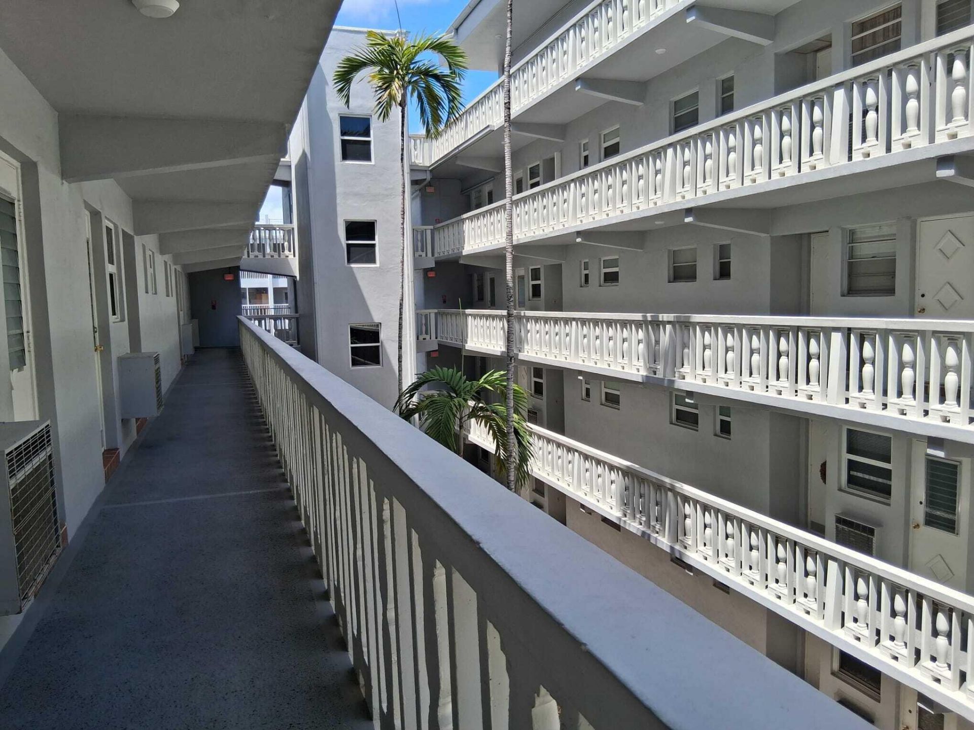 329 SE 3rd Street, Unit 302s, Hallandale Beach, FL 33009 Photo