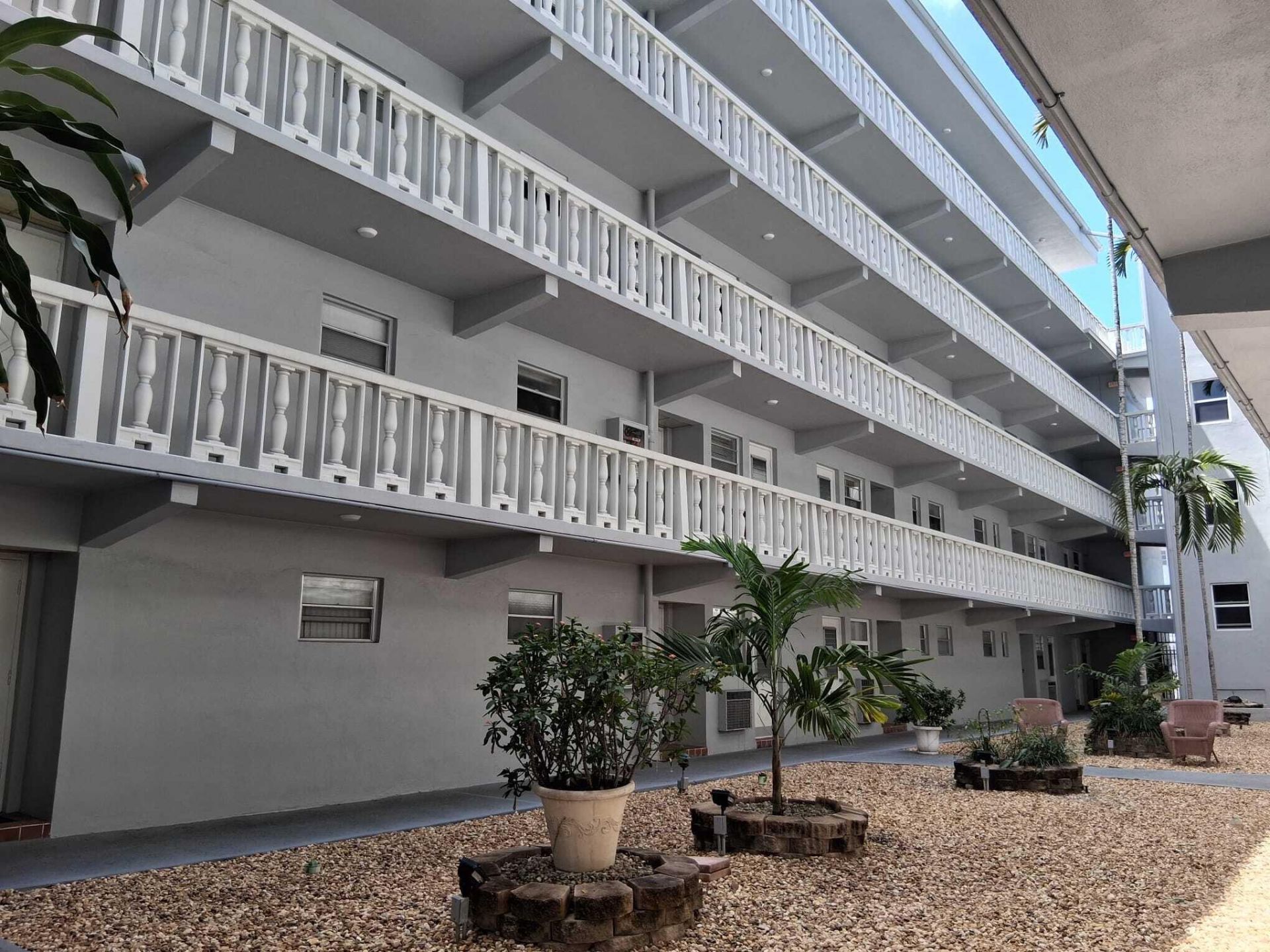329 SE 3rd Street, Unit 302s, Hallandale Beach, FL 33009 Photo
