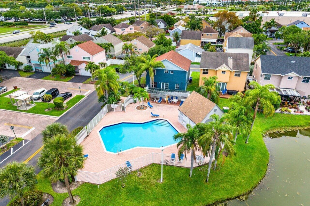 331 NW 101st Terrace, Pembroke Pines, FL 33026 Photo