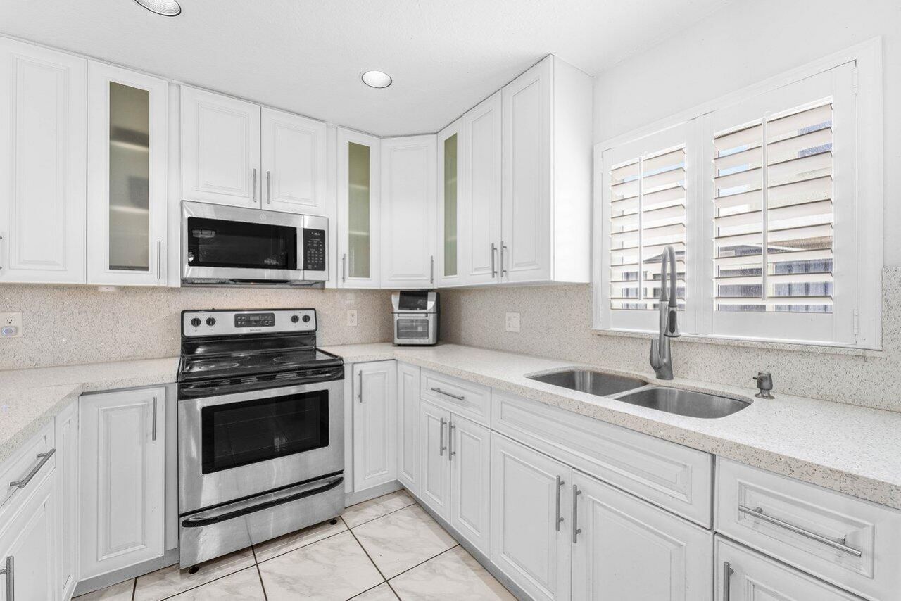 331 NW 101st Terrace, Pembroke Pines, FL 33026 Photo