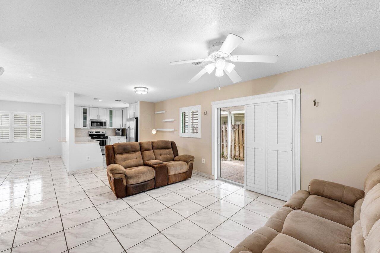 331 NW 101st Terrace, Pembroke Pines, FL 33026 Photo