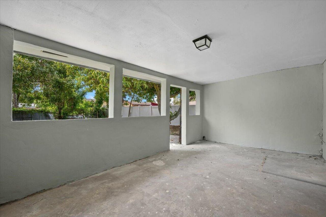 1612 Sherwood Avenue, Mangonia Park, FL 33407 Photo