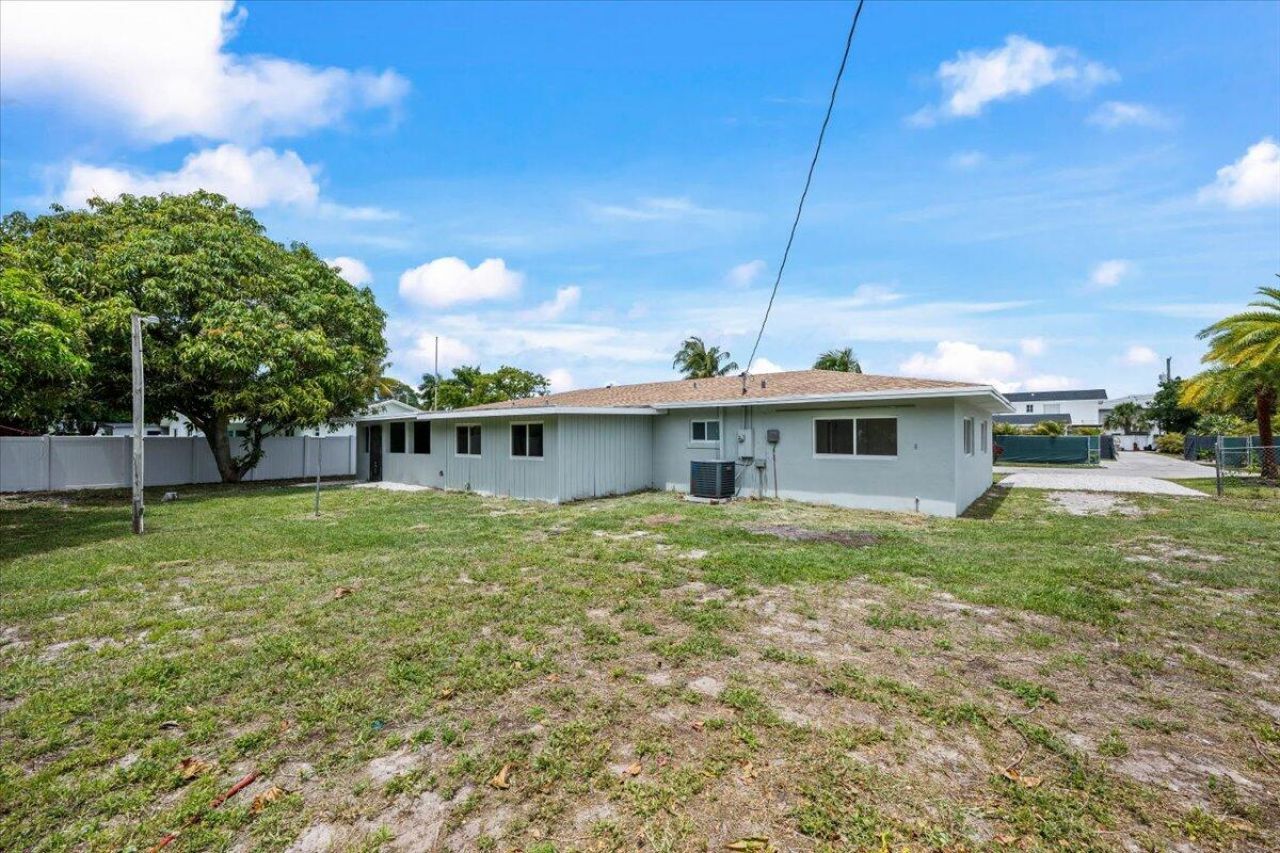 1612 Sherwood Avenue, Mangonia Park, FL 33407 Photo