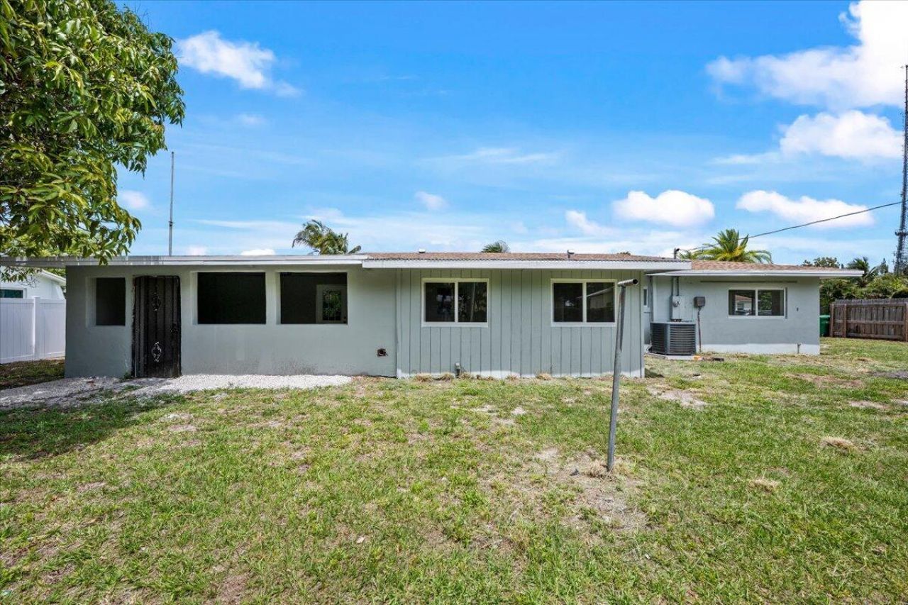 1612 Sherwood Avenue, Mangonia Park, FL 33407 Photo