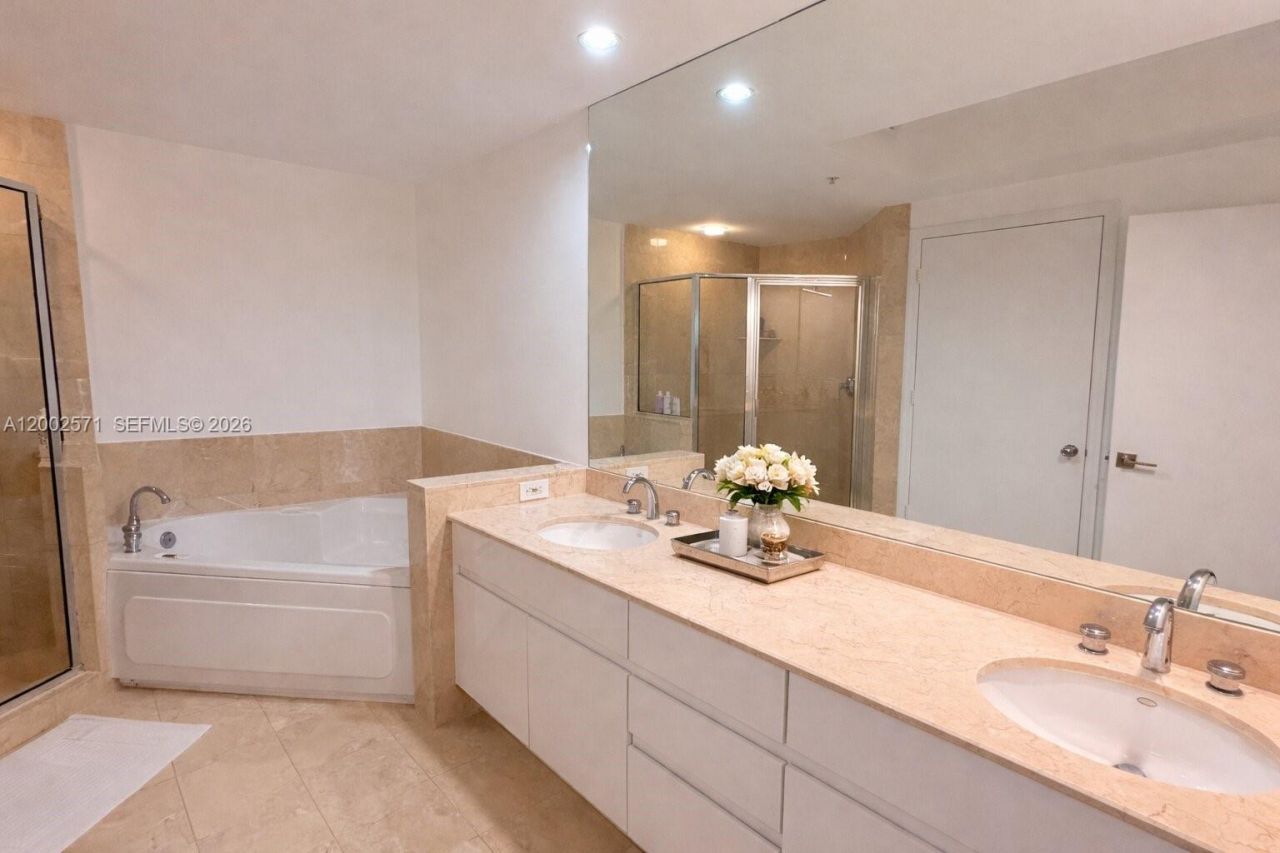 848 Brickell Key Dr , Unit 905, Miami, FL 33131 Photo