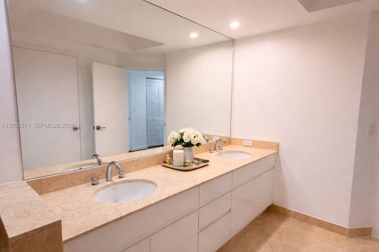 848 Brickell Key Dr , Unit 905, Miami, FL 33131 Photo