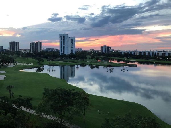 20000 E Country Club Dr , Unit 906, Aventura, FL 33180